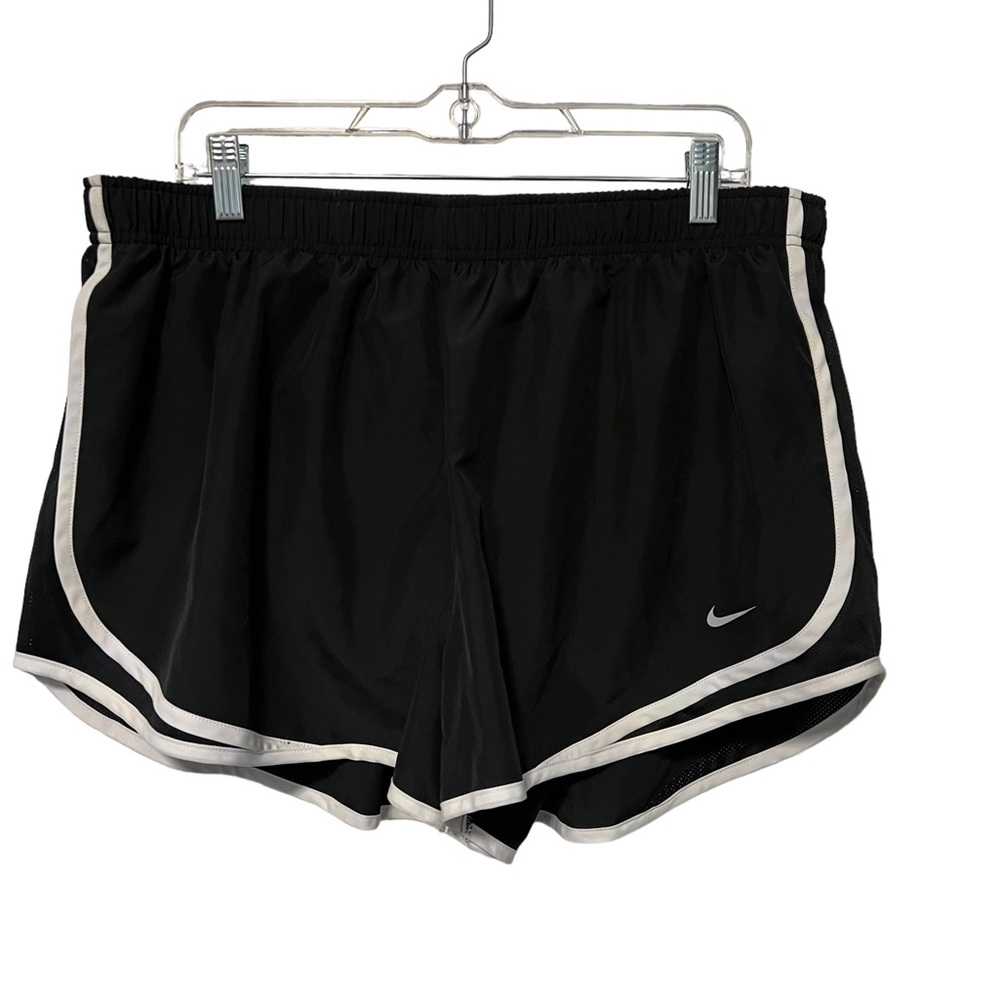 Nike Women’s Tempo Running Short. LIKE NEW!!